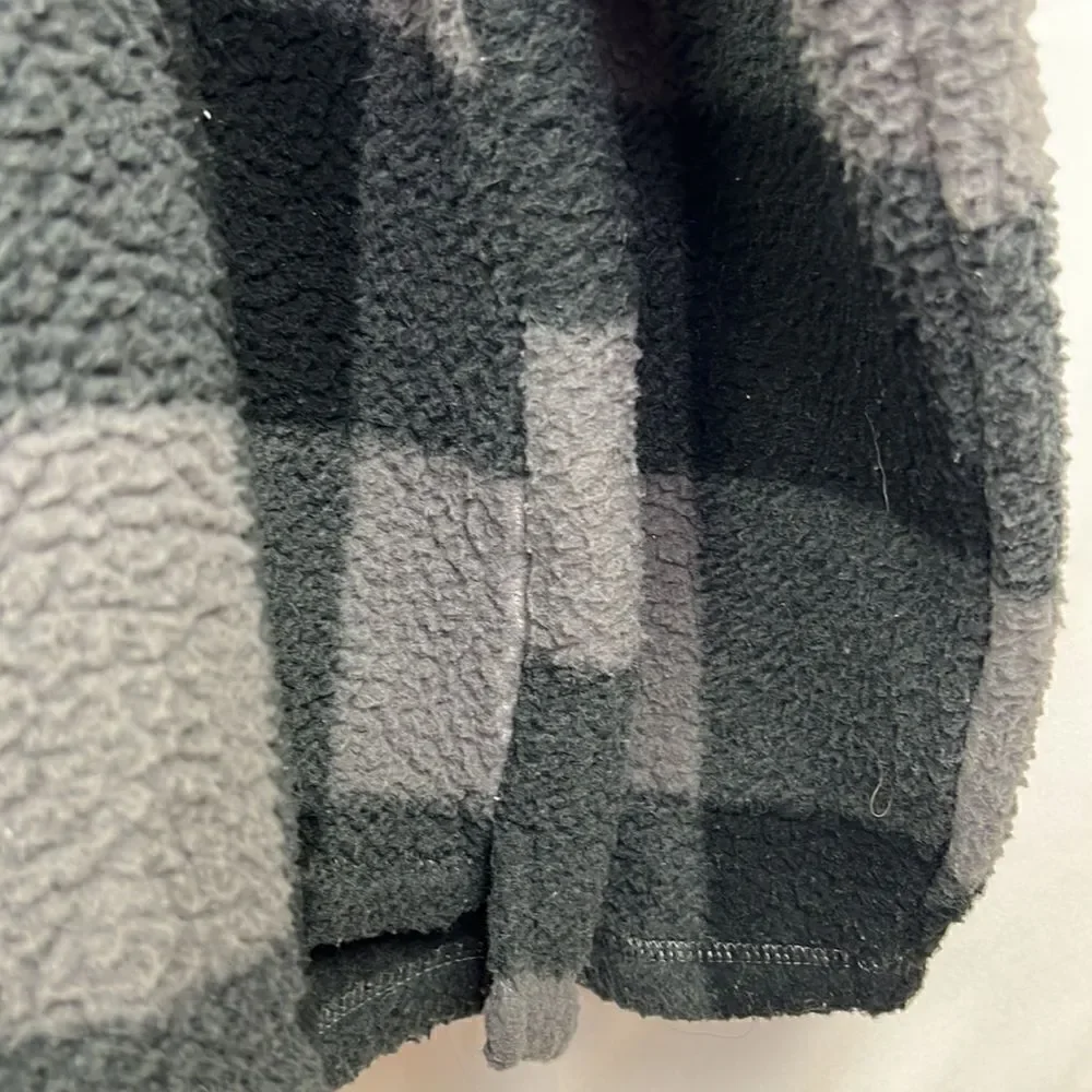 Wrangler Authenticator Quarter Zip Black and Gray fleece Shacket size XL